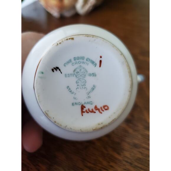 Vtg Crown Staffordshire Fine Bone China Mini Floral Creamer 22k gold - Picture 5 of 5